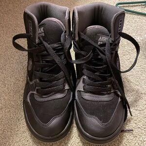 Airwalk 600 hightops black Mns sz 7/Lds sz 8.5 skate shoes